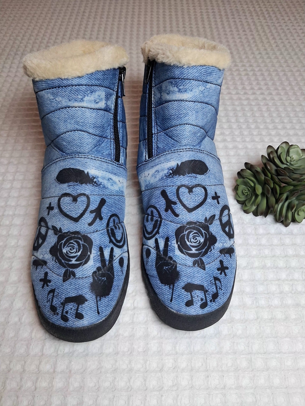 Yes We Vibe Women's "Peace" Slipper Boots Faux Fur Lined Size 8
